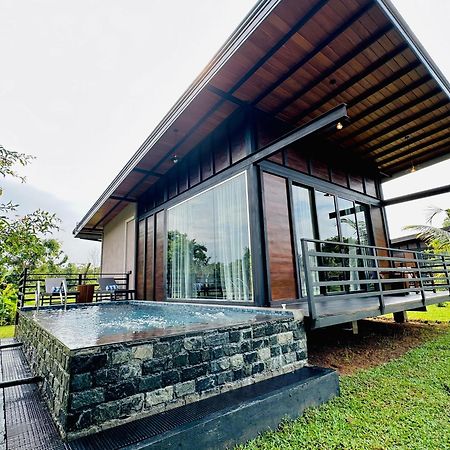 Atha Resort シギリヤ エクステリア 写真 A villa at the resort