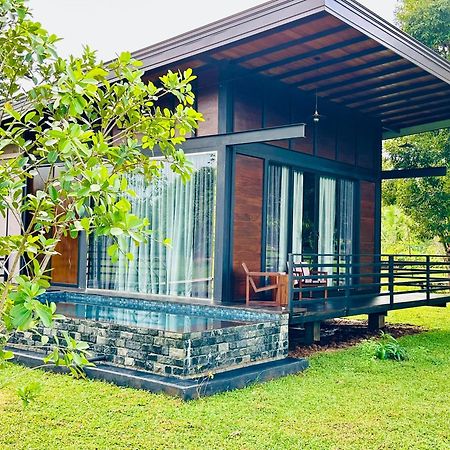 Atha Resort シギリヤ エクステリア 写真 A villa at the resort