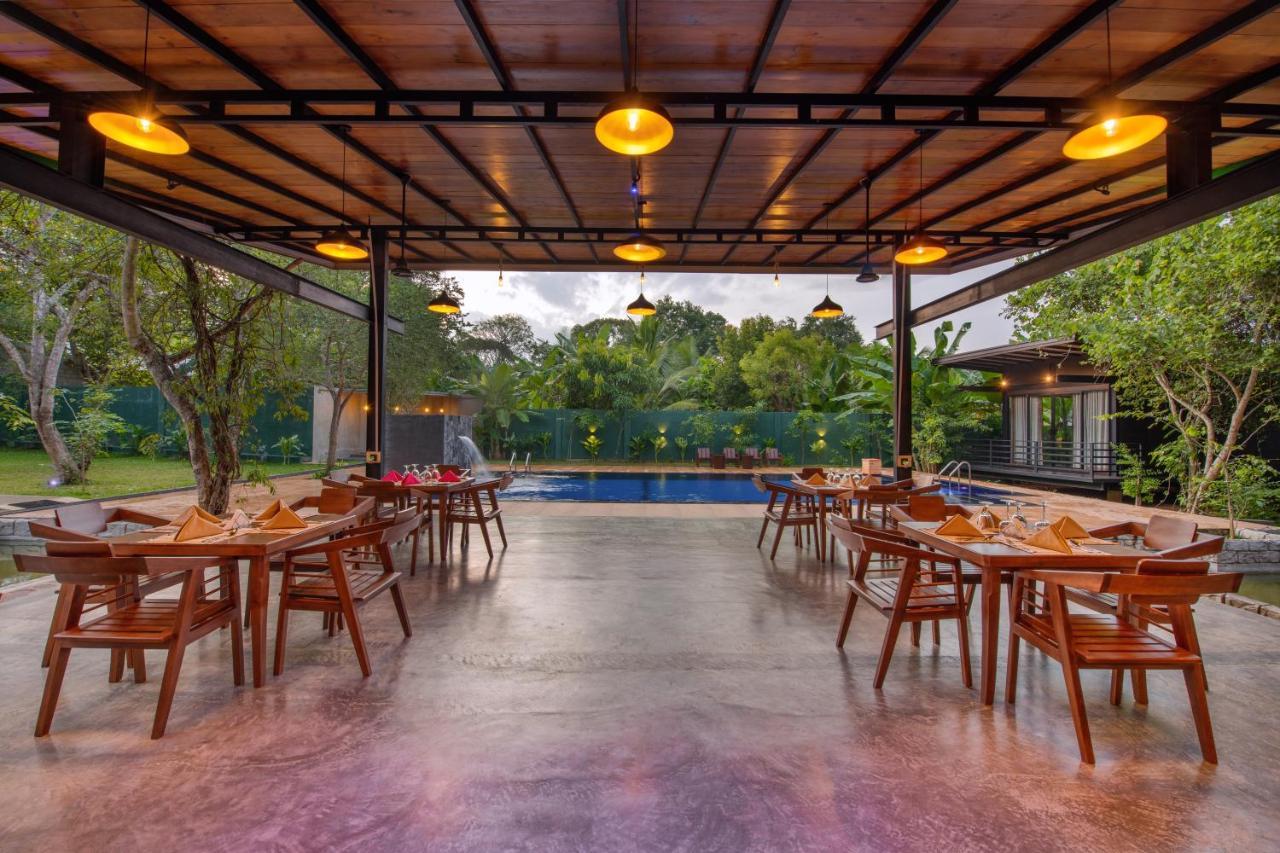 Atha Resort シギリヤ エクステリア 写真 The restaurant at the hotel